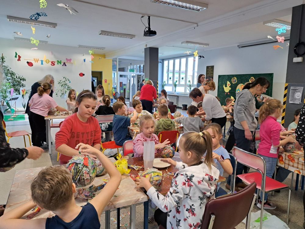 Warsztaty wielkanocne z seniorkami w Zespole Szkolno-Przedszkolnym nr 7