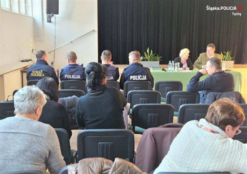Porozmawiajmy o bezpieczeństwie. Tyscy policjanci spotkali się z mieszkańcami osiedla "R"