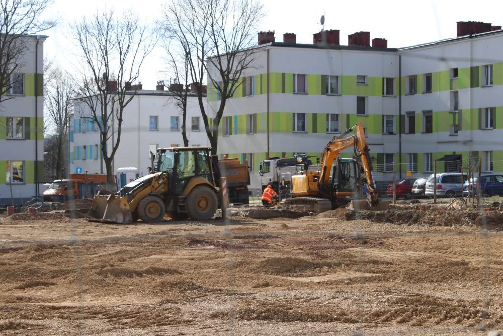 Na Osiedlu Wieczorka powstaje 51 miejsc parkingowych! Budowa wre