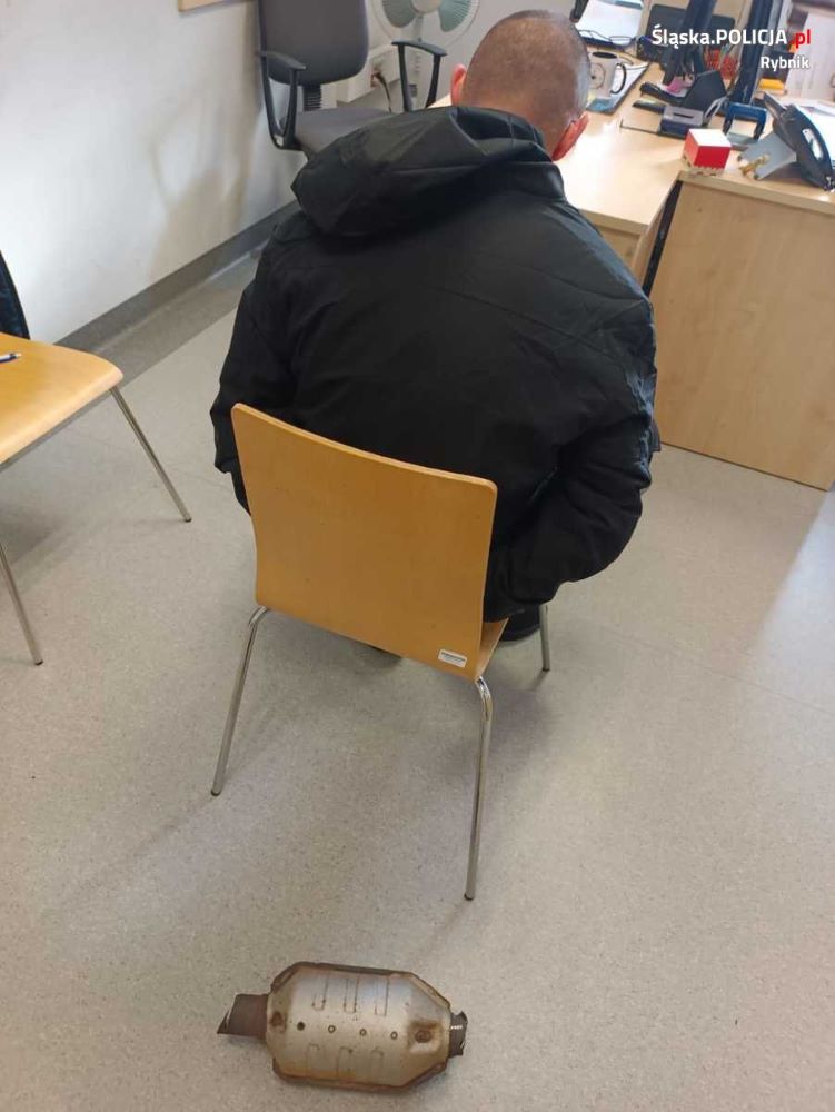 30-latek ukradł katalizator samochodowy. Przy próbie sprzedaży złapała go policja
