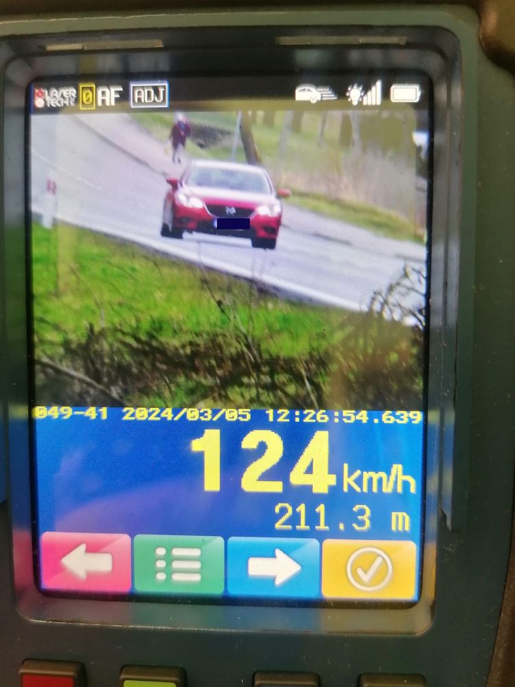 Jechał 124 km/h w obszarze zabudowanym. Stracił prawo jazdy na 3 miesiące!