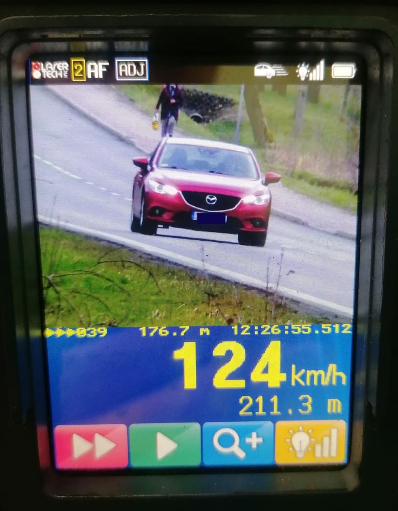 Jechał 124 km/h w obszarze zabudowanym. Stracił prawo jazdy na 3 miesiące!