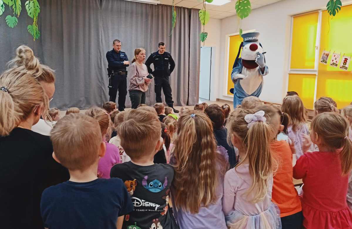 Spotkanie dzielnicowych z przedszkolakami