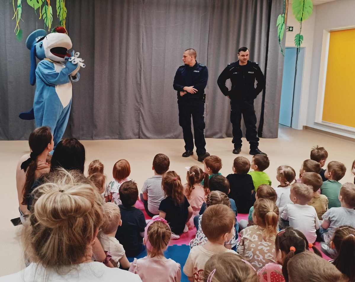Spotkanie dzielnicowych z przedszkolakami