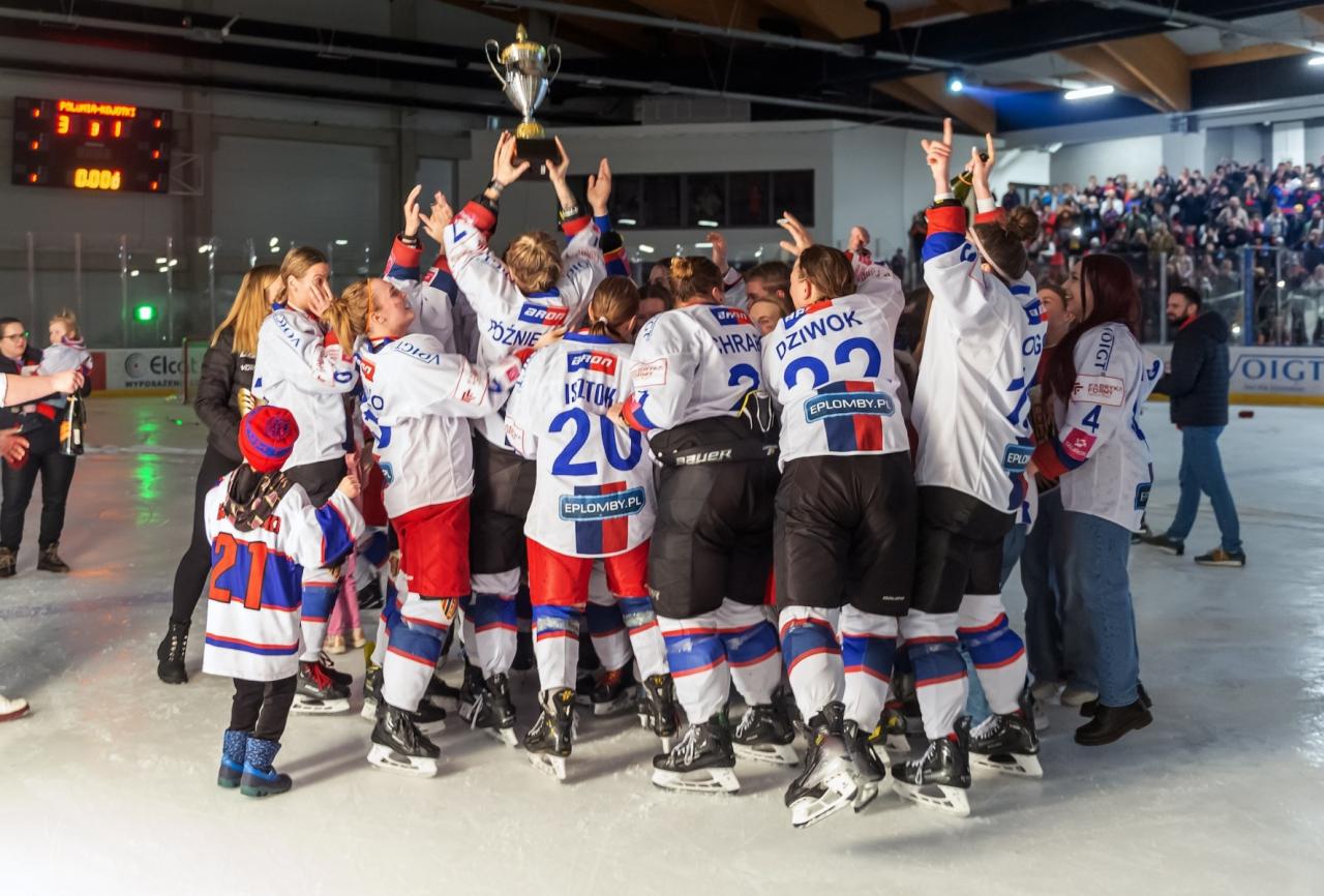 Hokeistki Polonii Bytom mistrzyniami Polski 37