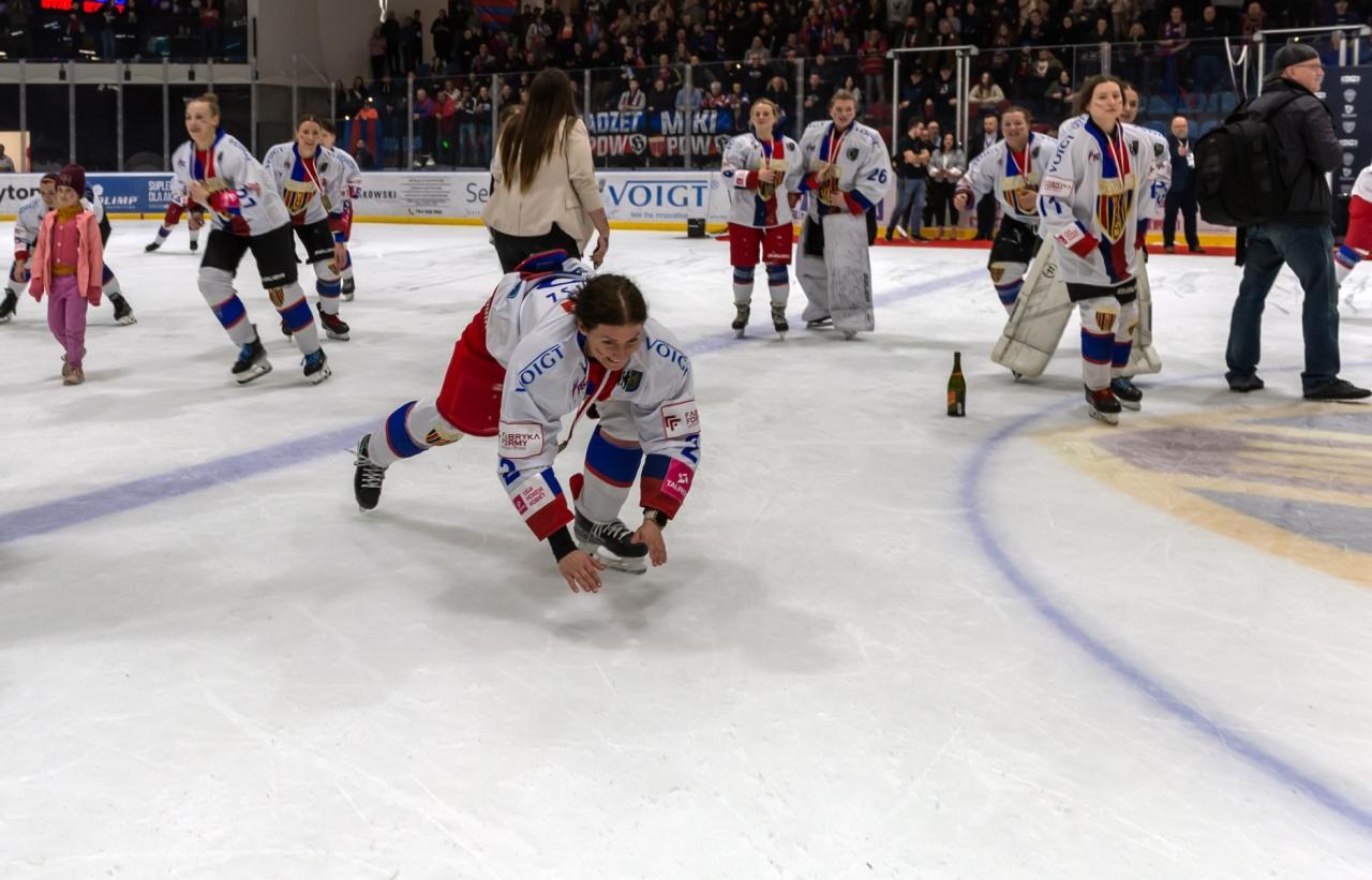 Hokeistki Polonii Bytom mistrzyniami Polski 43