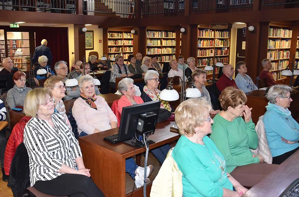 Ekspertka rozwiewa mity na temat Dnia Kobiet na wykładzie w Mikołowie