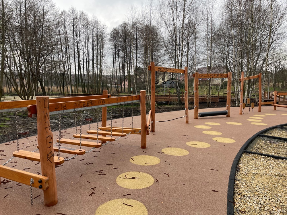 Walka z nielegalnym graffiti w Katowicach: specjalne rozwiązania pomagają usuwać malunki