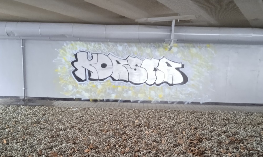 Walka z nielegalnym graffiti w Katowicach: specjalne rozwiązania pomagają usuwać malunki