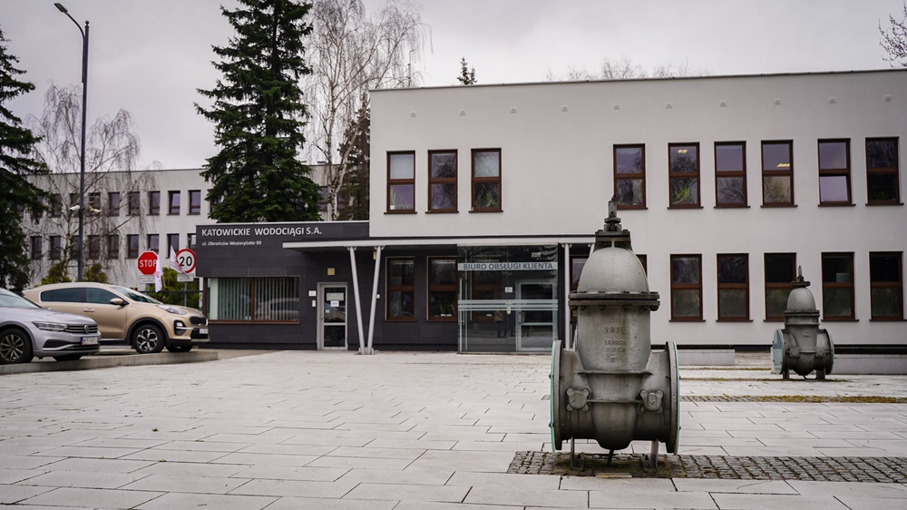 Dlaczego warto pić wodę z kranu? O roli Katowickich Wodociągów w dbaniu o jakość wody