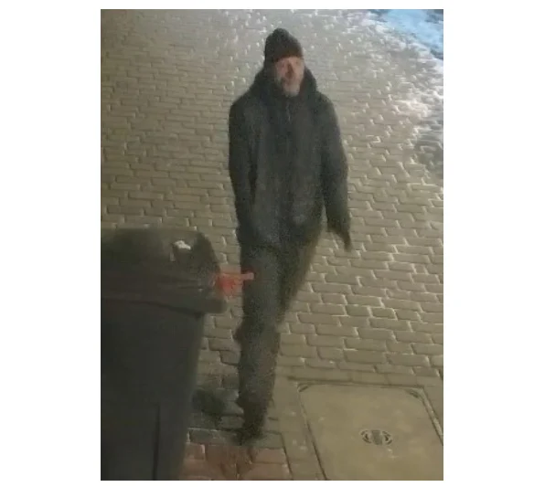 Kradzież dokumentu i karty bankomatowej w Katowicach. Widziałeś tego mężczyznę?