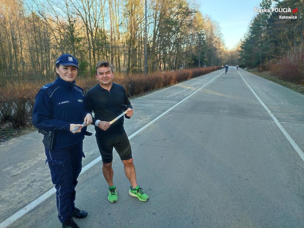 Katowiccy policjanci rozdawali odblaski