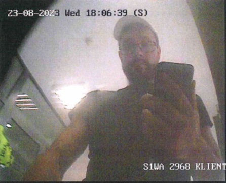 Oszukał metodą na Blik i wypłacił z bankomatu ponad 15 tys. zł - czy go rozpoznajesz?