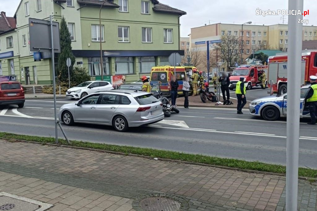 Wypadek z udziałem motocyklisty w Żorach. Policjanci apelują o ostrożność!