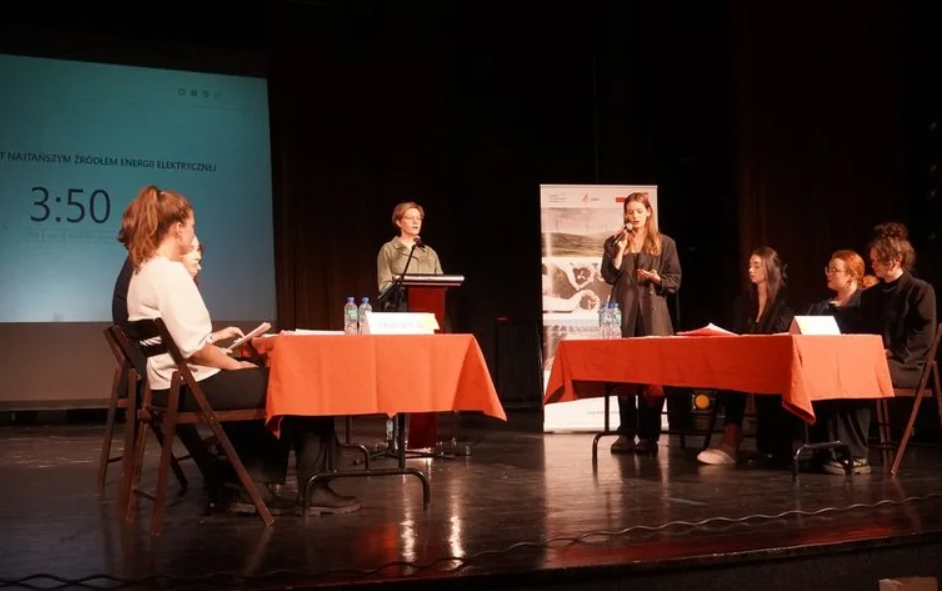 Żory: Uczniowie debatowali na temat odnawialnych źródeł energii