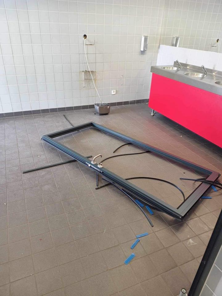 Zniszczenia na Stadionie Śląskim 3