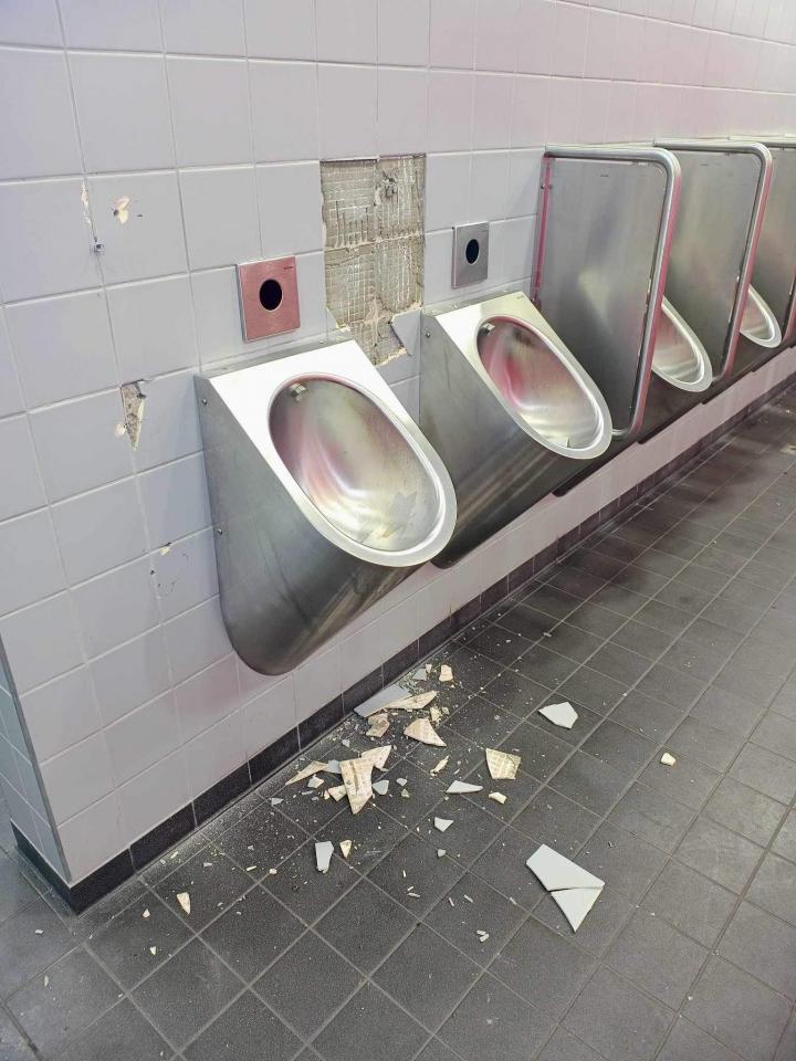 Zniszczenia na Stadionie Śląskim 5