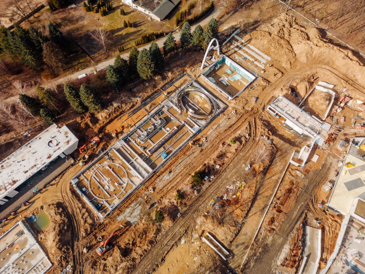 Trwa budowa kąpieliska „Fala”. Sprawdźcie, jakie prace udało się już wykonać!