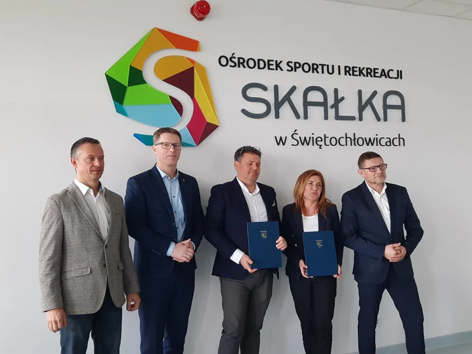 Przy stadionie żużlowym w końcu pojawią się trybuny! Podpisano umowę