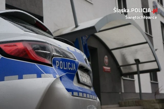 Policjanci z medykami ratowali życie mężczyzny
