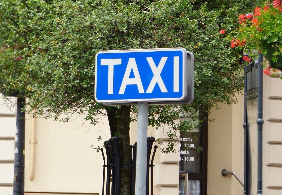 Przez nowe centrum przesiadkowe brakuje miejsc postojowych dla taksówkarzy