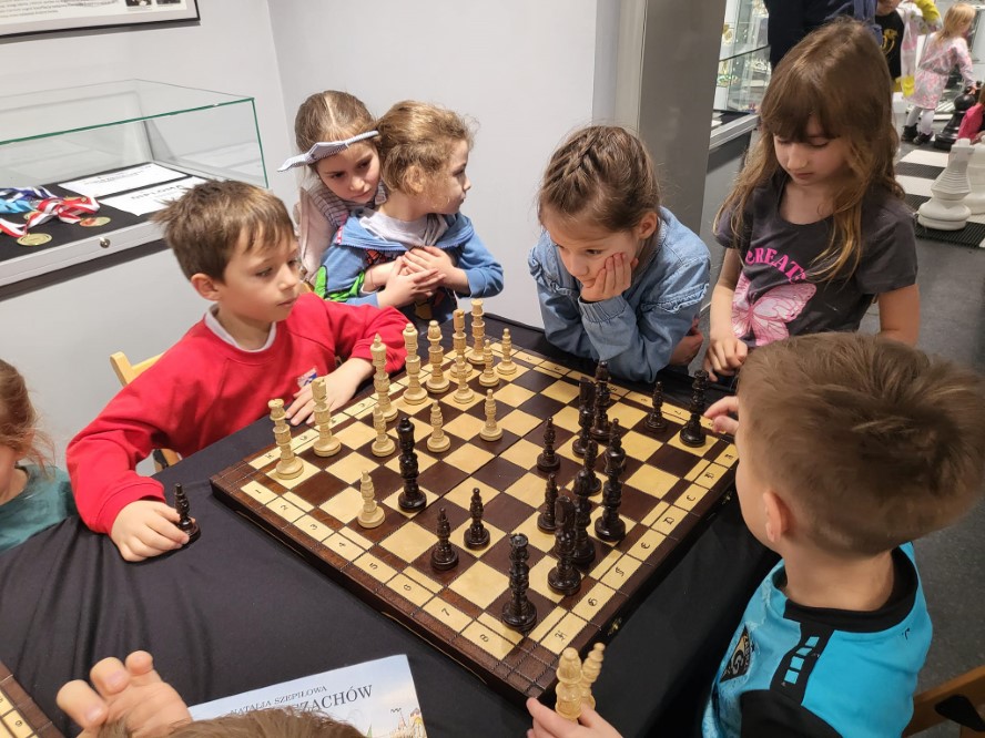 Uczniowie z Międzynarodowej Akademii Przedszkolaka odwiedzili Muzeum Miejskie w Zabrzu