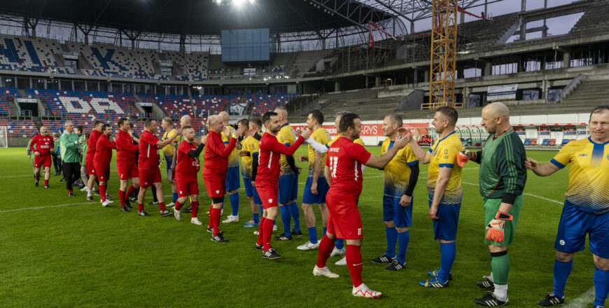 Reprezentacja Śląskich Oldbojów ŚZPN pokonała drużynę dziennikarzy na Arenie Zabrze