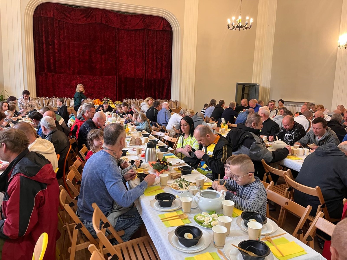 Śniadania Wielkanocne dla osób potrzebujących 3