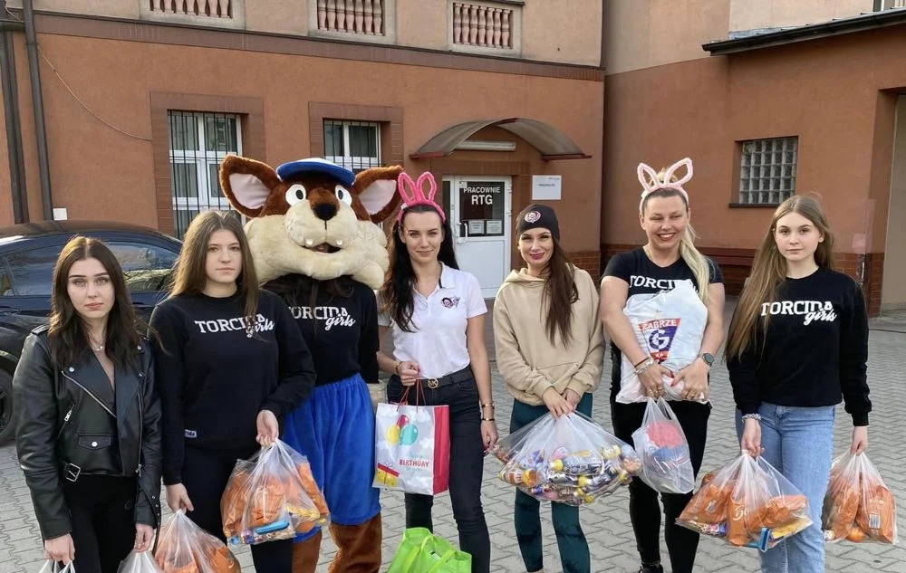 Torcida Girls odwiedziły pacjentów Szpitala Miejskiego