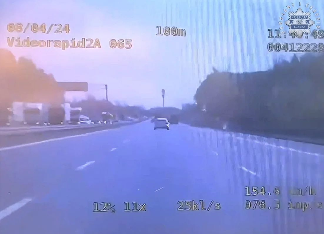 Autostrada A4: 39-letni kierowca ukarany mandatem za jazdę lewym pasem! [FILM]