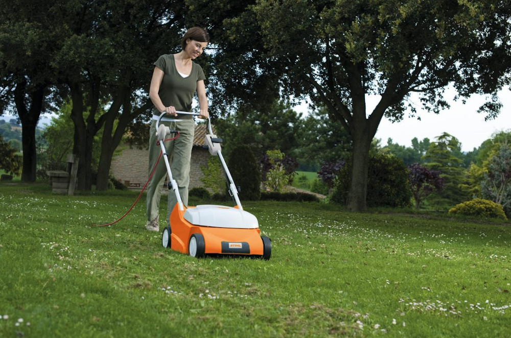 Jakie narzędzia do pielęgnacji przydomowego ogrodu wybrać?