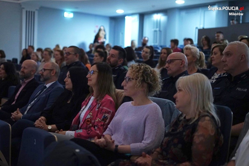 "Handel ludźmi" - debata społeczna w łaziskim MDK