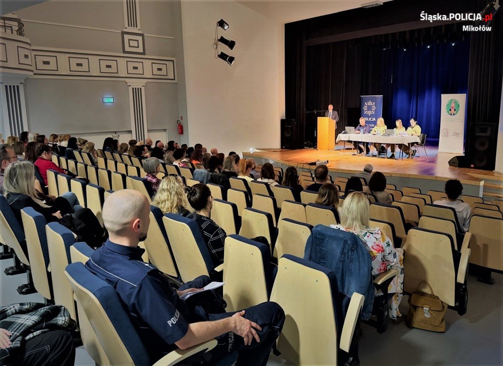"Handel ludźmi" - debata społeczna w łaziskim MDK