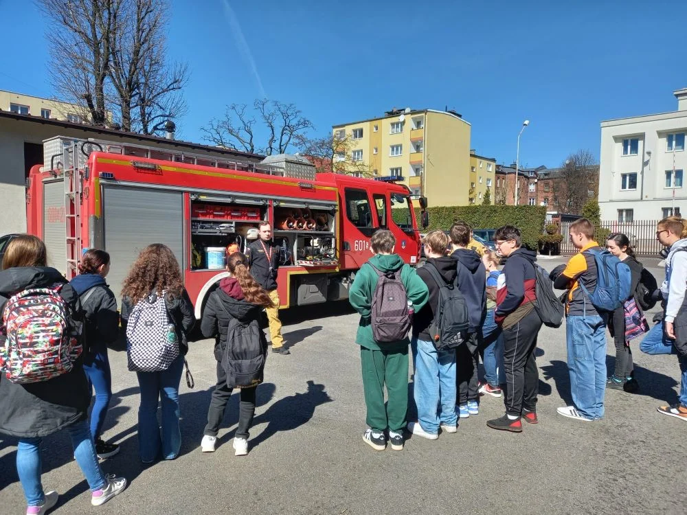 Akademia przedsiębiorczości: młodzież odwiedziła jednostki Policji i Straży Pożarnej
