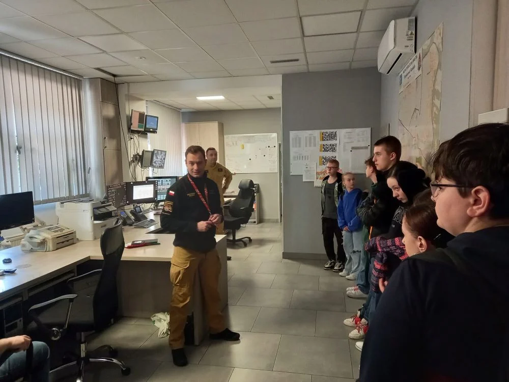 Akademia przedsiębiorczości: młodzież odwiedziła jednostki Policji i Straży Pożarnej