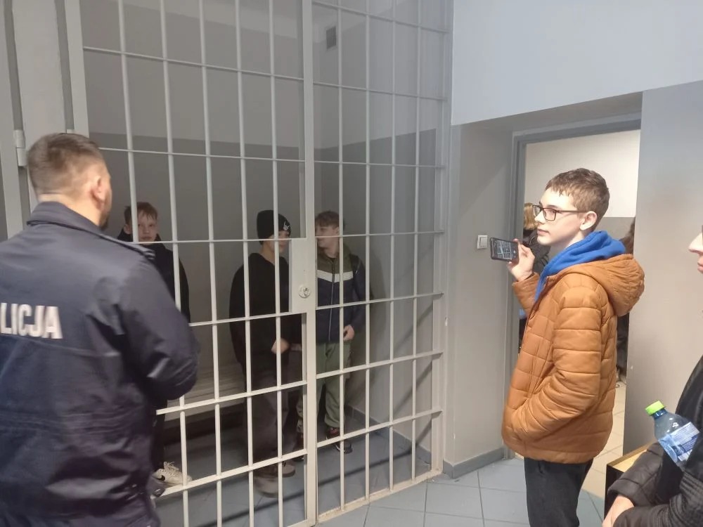 Akademia przedsiębiorczości: młodzież odwiedziła jednostki Policji i Straży Pożarnej