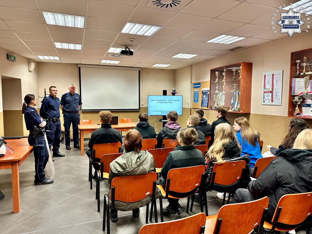 Rozmowa z klasą mundurową o służbie w policji