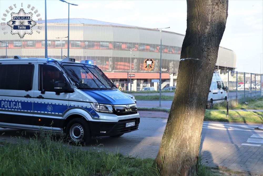 Ponad 260 mundurowych zabezpieczało mecz piłki nożnej w Tychach!