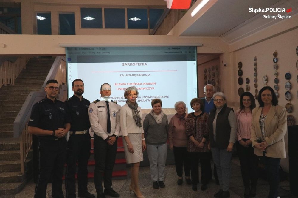 Piekarscy policjanci spotkali się z seniorami i uczniami  w ramach kampanii #ZnamTeNumery