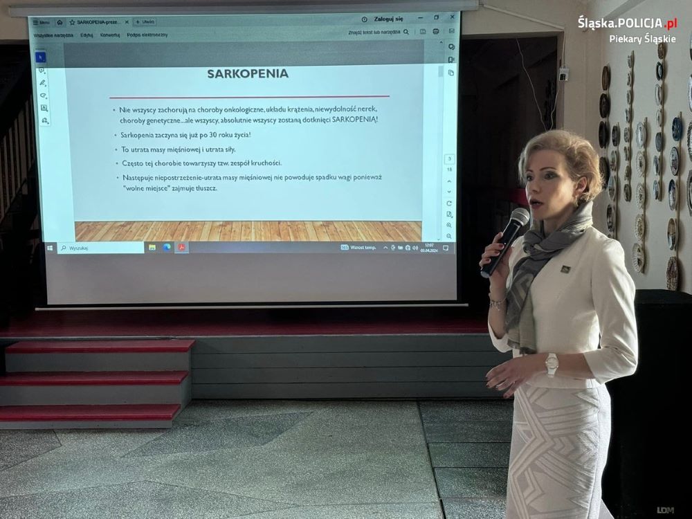 Piekarscy policjanci spotkali się z seniorami i uczniami w ramach kampanii #ZnamTeNumery