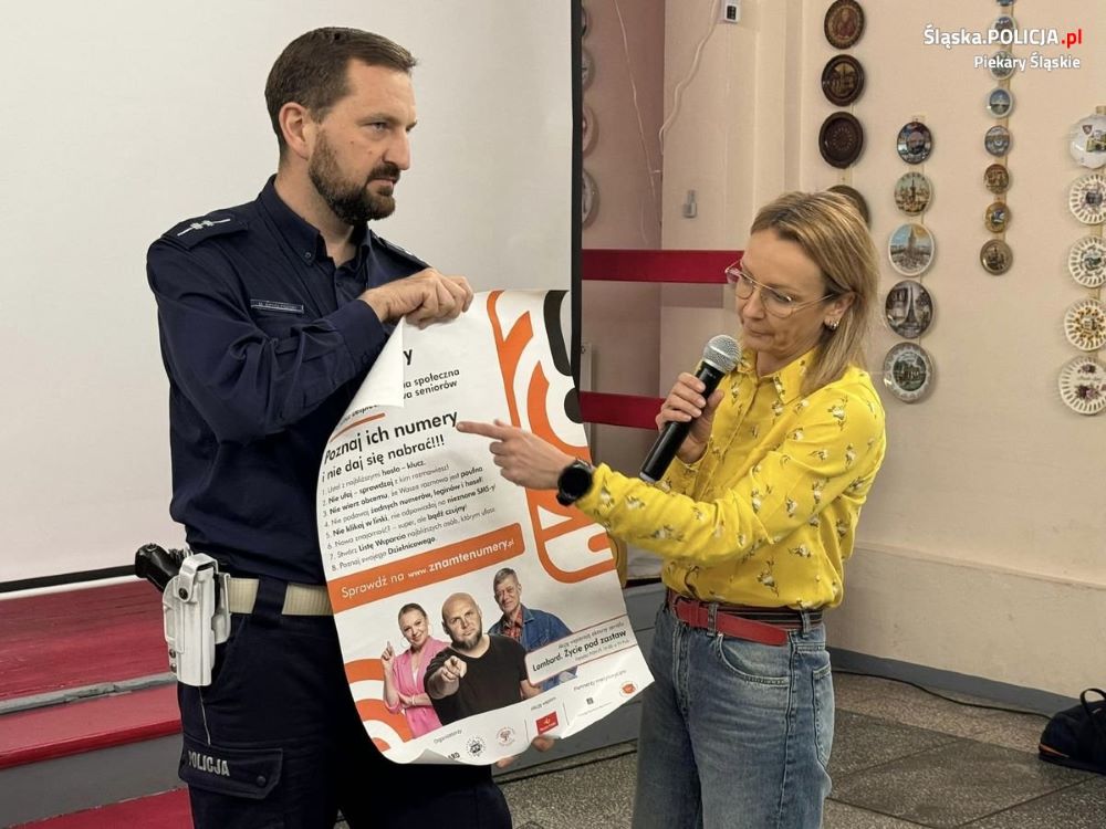 Piekarscy policjanci spotkali się z seniorami i uczniami w ramach kampanii #ZnamTeNumery