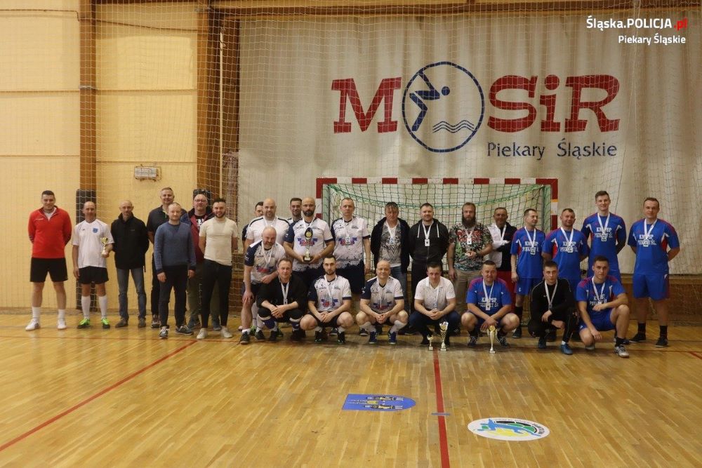 Piekarscy policjanci zwyciężyli w Turnieju Halowej Piłki Nożnej Środowisk Branżowych!