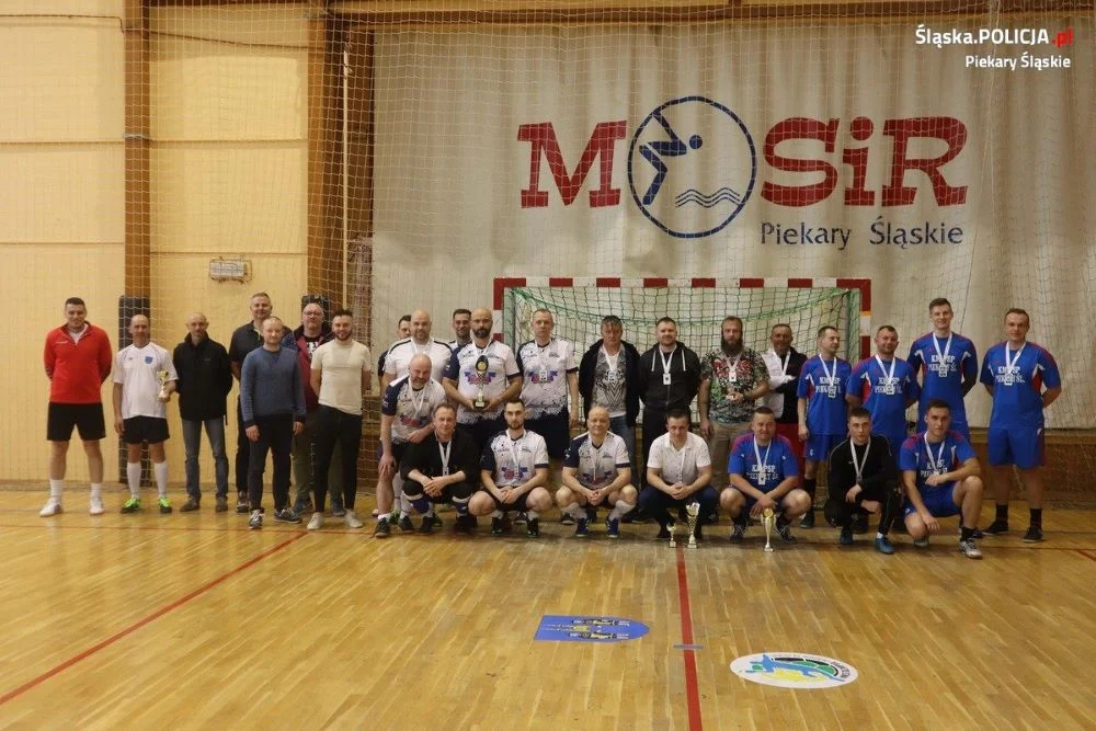 Piekarscy policjanci zwyciężyli w Turnieju Halowej Piłki Nożnej Środowisk Branżowych!