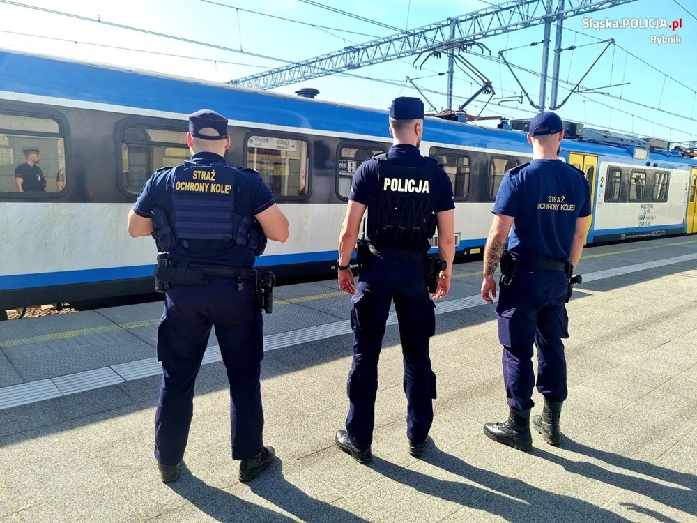 Współpraca policjantów i strażników ochrony kolei w Rybniku