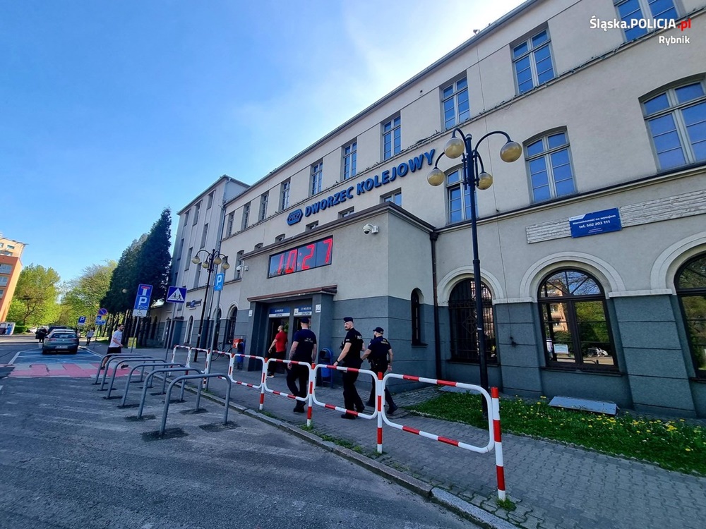 Współpraca policjantów i strażników ochrony kolei w Rybniku