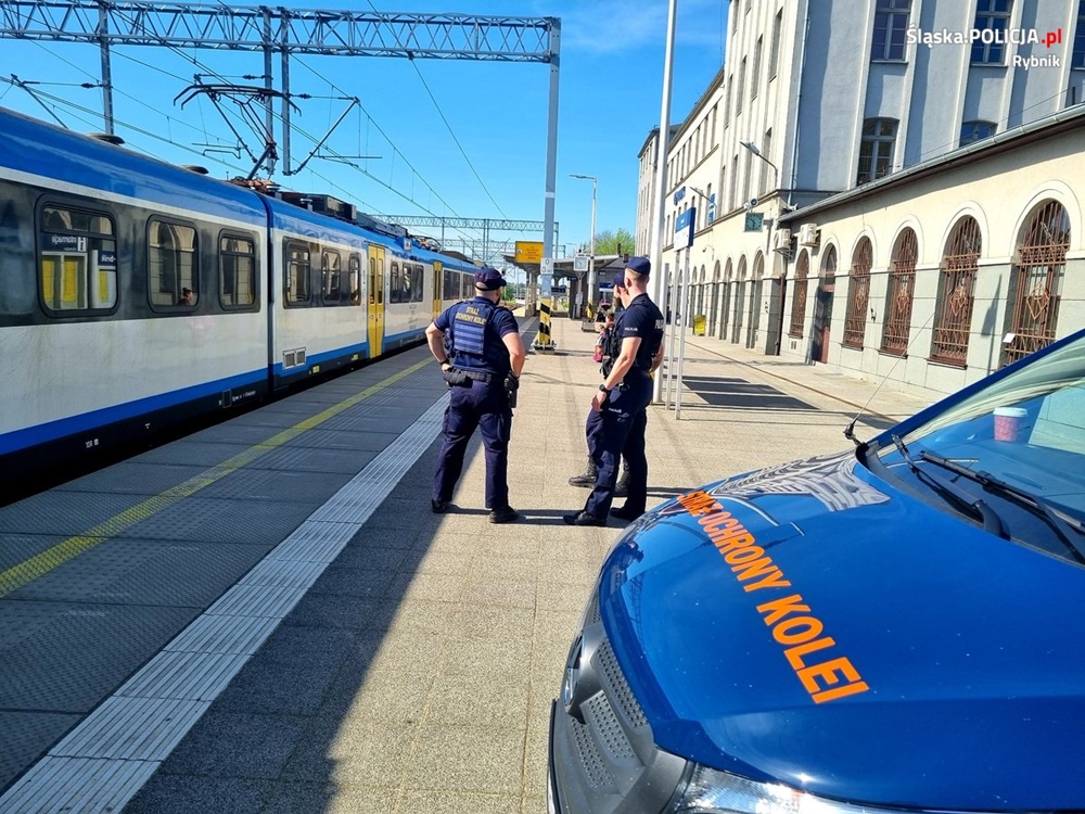 Współpraca policjantów i strażników ochrony kolei w Rybniku