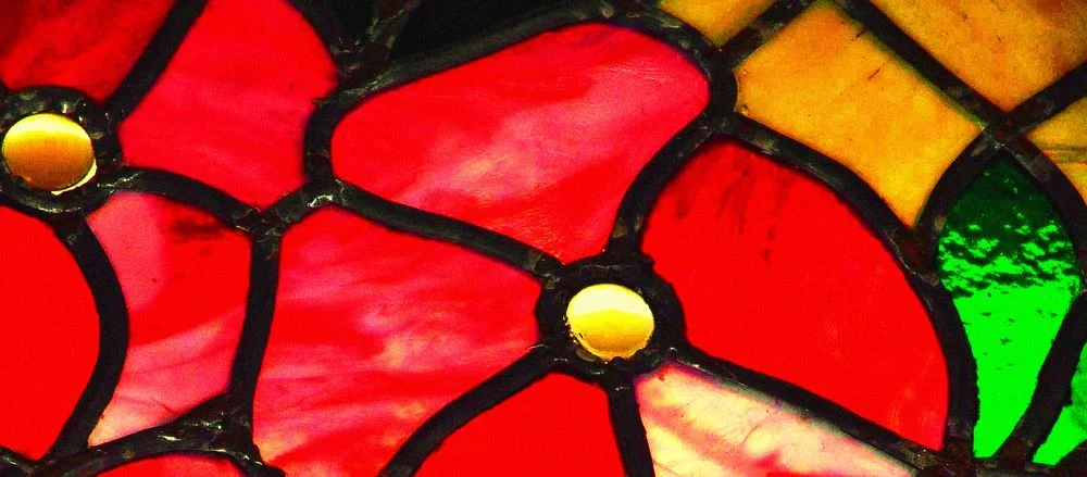 "Światło w kolorze" opowieści o gliwickich witrażach słowami Ewy Pokorskiej-Ożóg