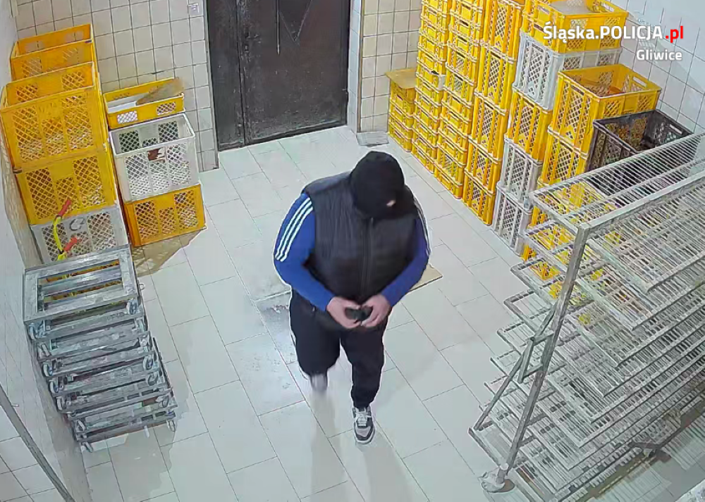 Dwóch mężczyzn ukradło kasetkę z zawartością 5 tys. złotych! Poznajesz ich?