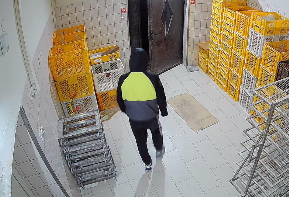 Dwóch mężczyzn ukradło kasetkę z zawartością 5 tys. złotych! Poznajesz ich?