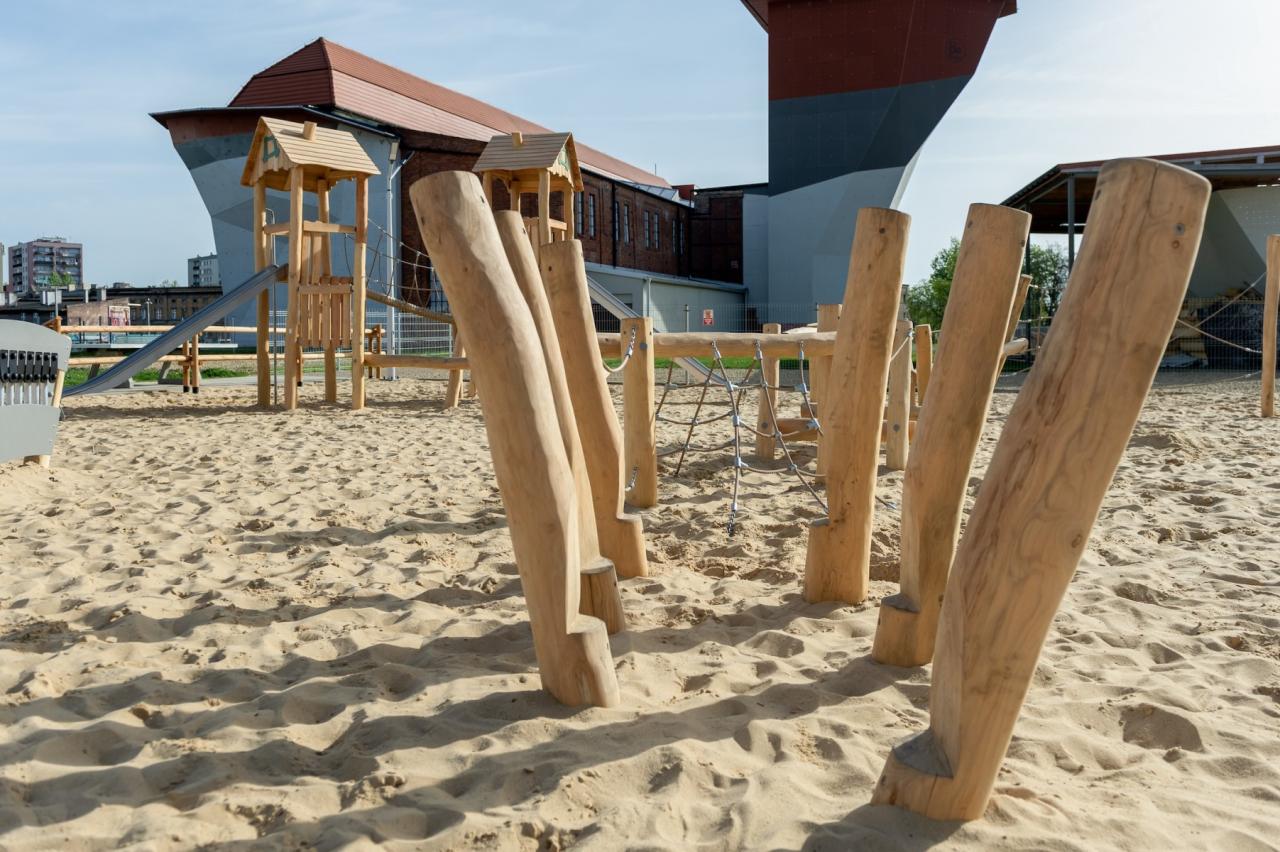 Gryfny plac zabaw w Rozbarku gotowy 8